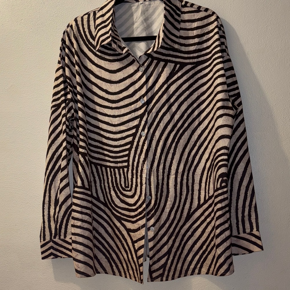 CLOSET CLEAR OUT Women’s XXL Striped Pattern Button-Down Shirt